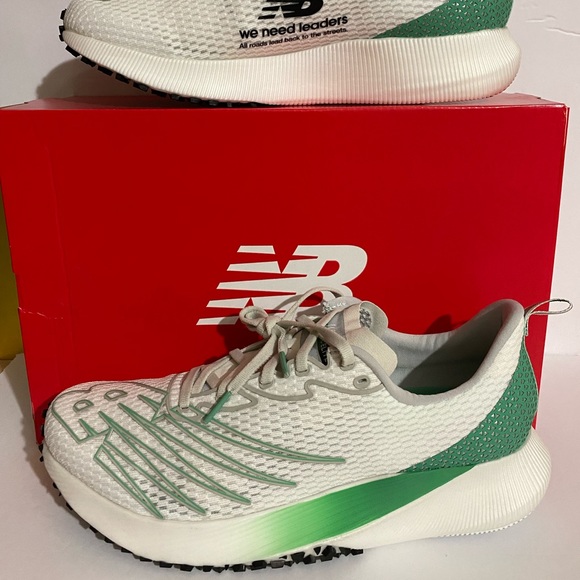 - NEW BALANCE MRCELDY RUNNER RACER ELITE fuel cell reflective SZ 7.5